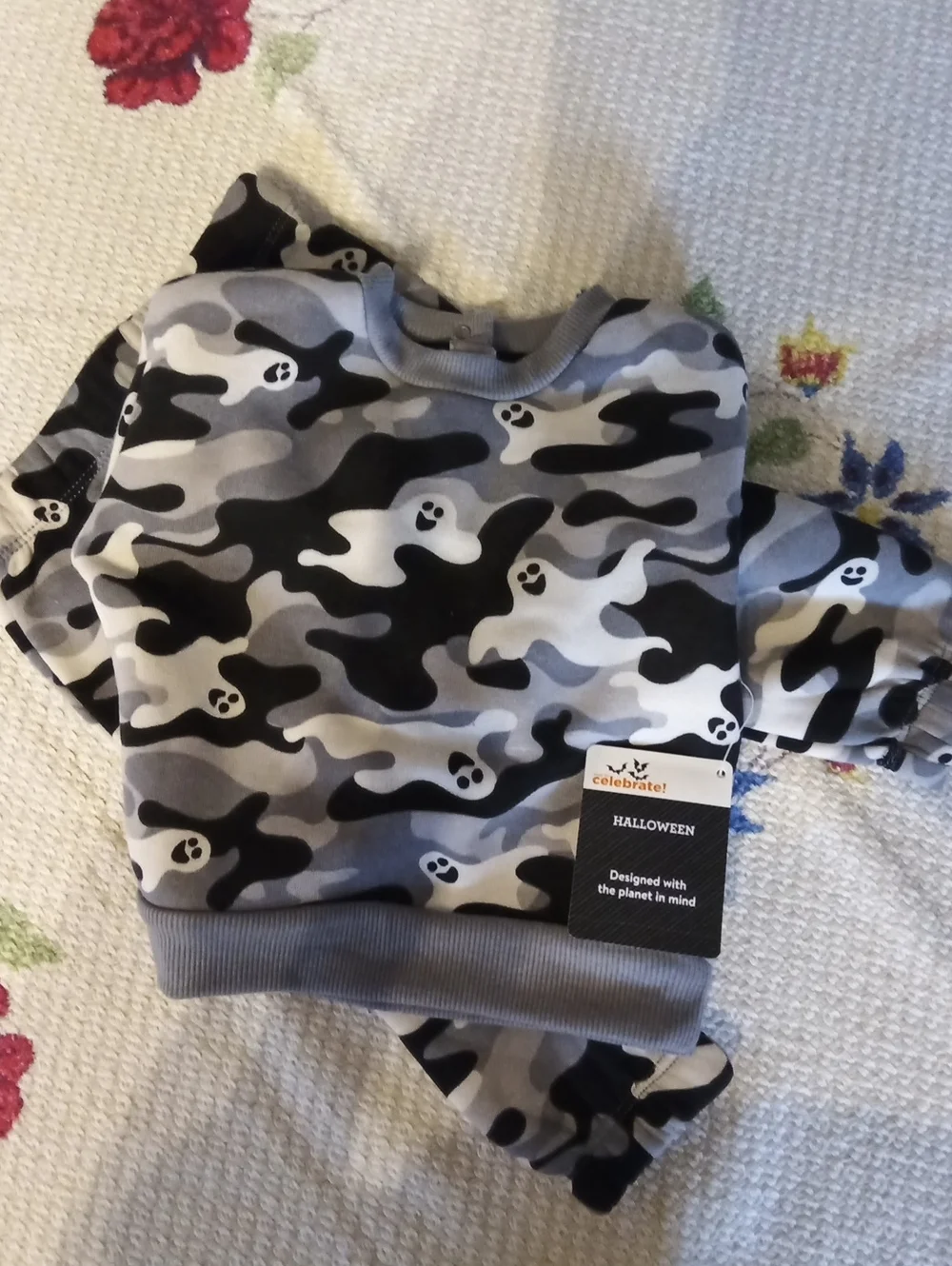Kids' Gray Camo Ghost Sweatshirt - Halloween